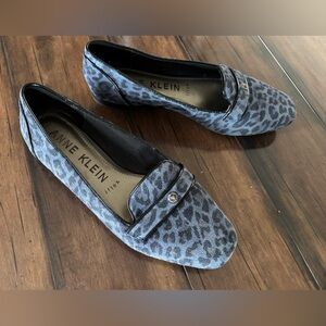 Anne Klein Flats with Sleek Design